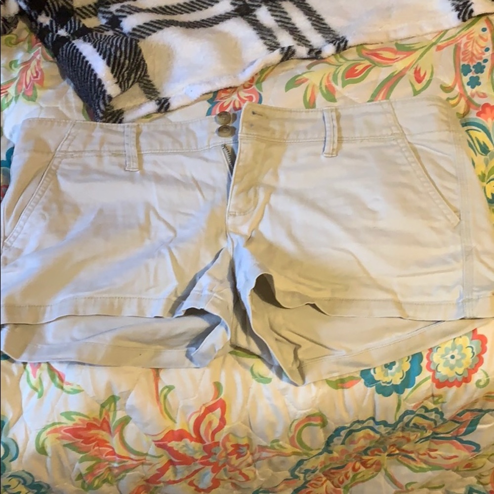 American eagle khaki shorts